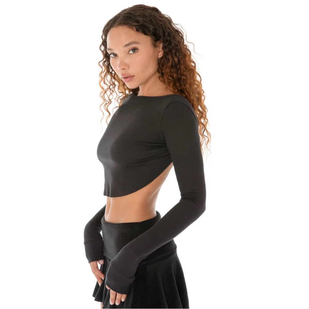 ARE YOU AM I Black Long-Sleeve Crop Top